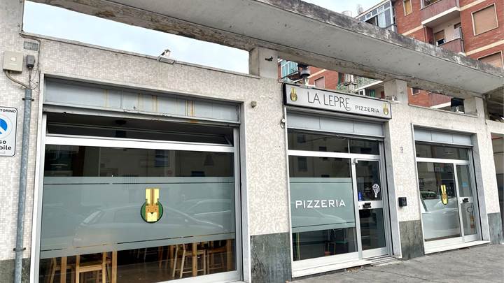 Locale per Pizzeria con forno a legna.