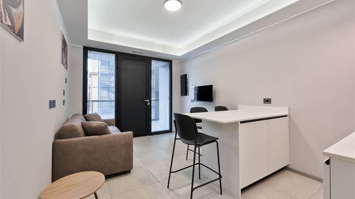  Bilocale arredato con balcone.