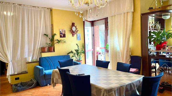 Quadrilocale con posto, viale Buridani 74, Venaria Reale