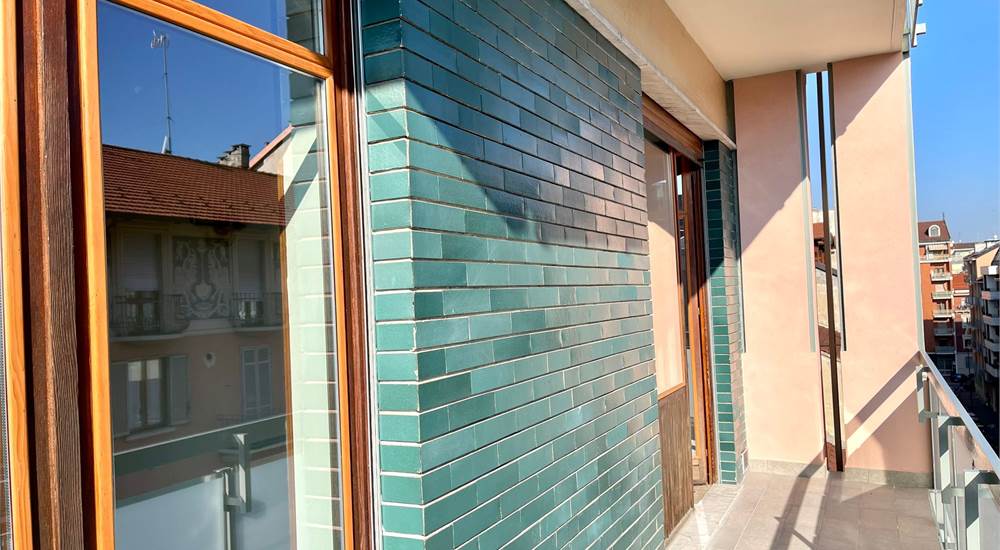 balcone lato via