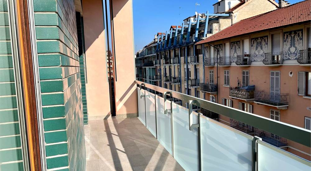 balcone lato via