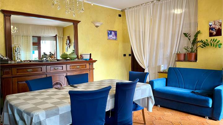 Quadrilocale con posto, viale Buridani 74, Venaria Reale